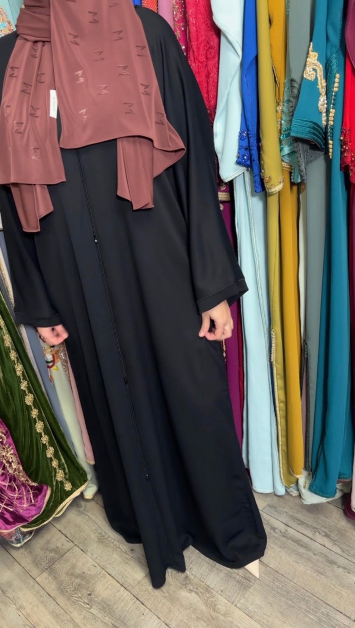 ABAYA SIMPLE FERMÉ NOIR