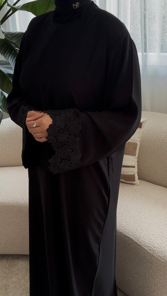 ABAYA FERMÉ FULL BLACK STRASS